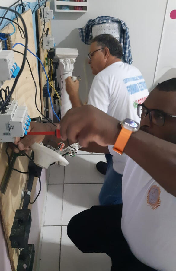 ⚡ Desde o Primeiro dia de aula você aprende com ferramenta na mão!
